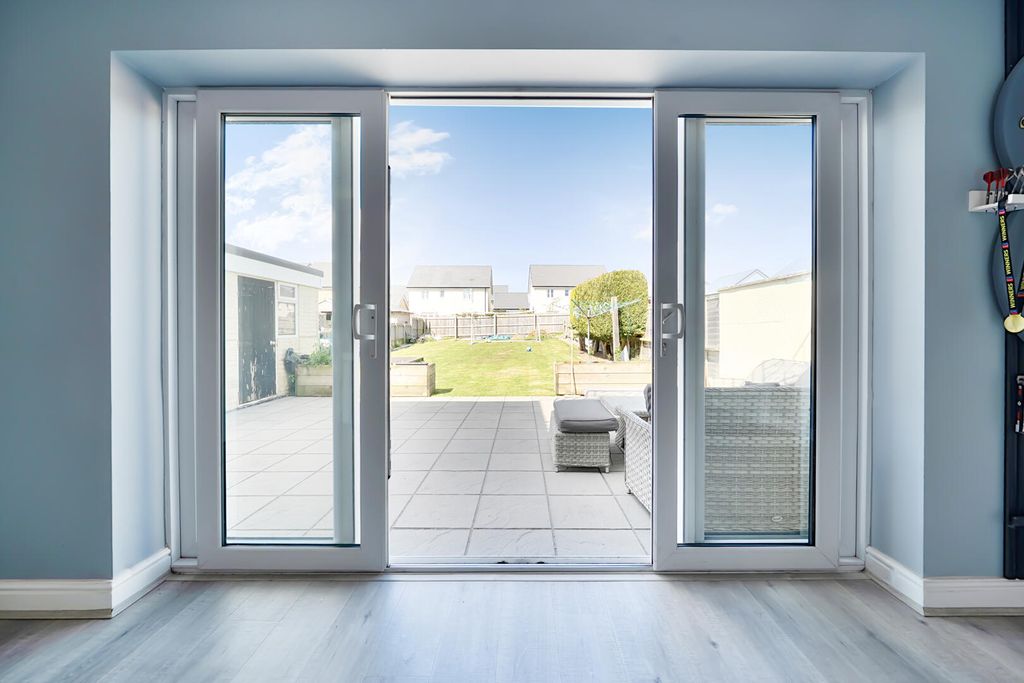 Property photo 2 of 31 Terrace / Patio