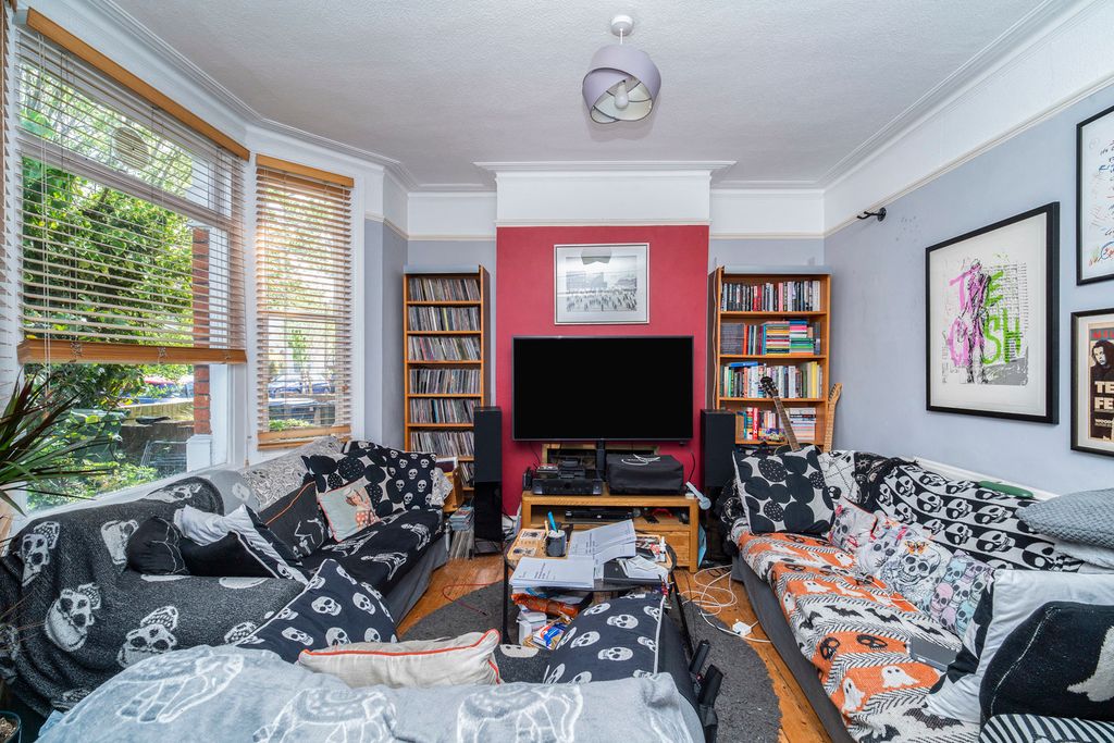 Property photo 3 of 10 Pbox-Img.Jpg