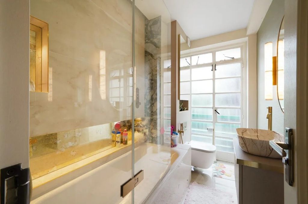 Property photo 3 of 14 Photo 12