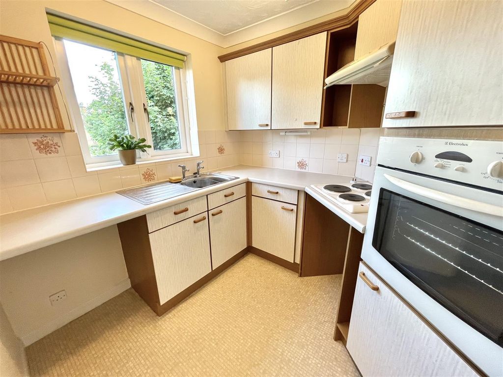 Property photo 3 of 9 38 Georgian Court Kitchen.Jpg
