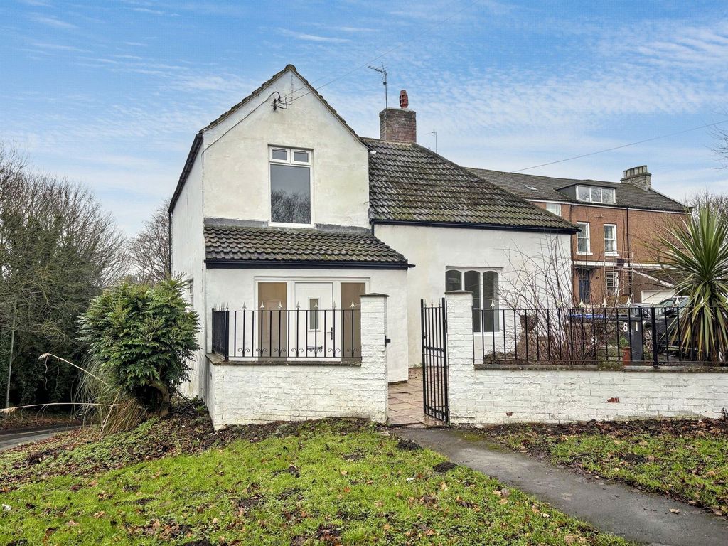 Property photo 2 of 21