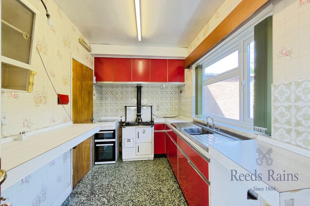 Property photo 2 of 15 Kitchen
