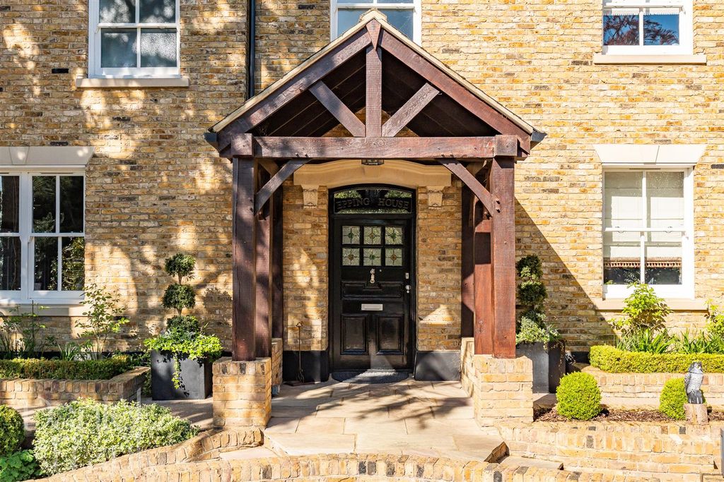 Property photo 3 of 36