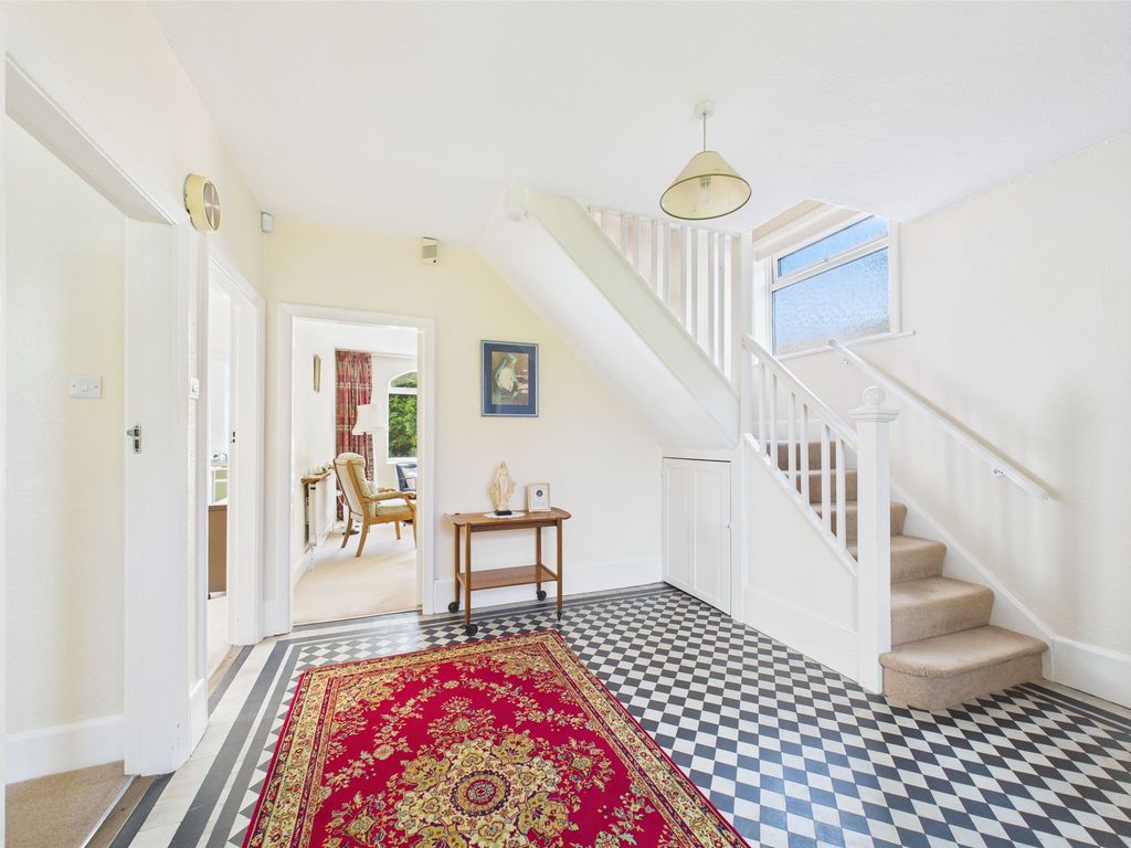 Property photo 3 of 26 Entrance Hall
