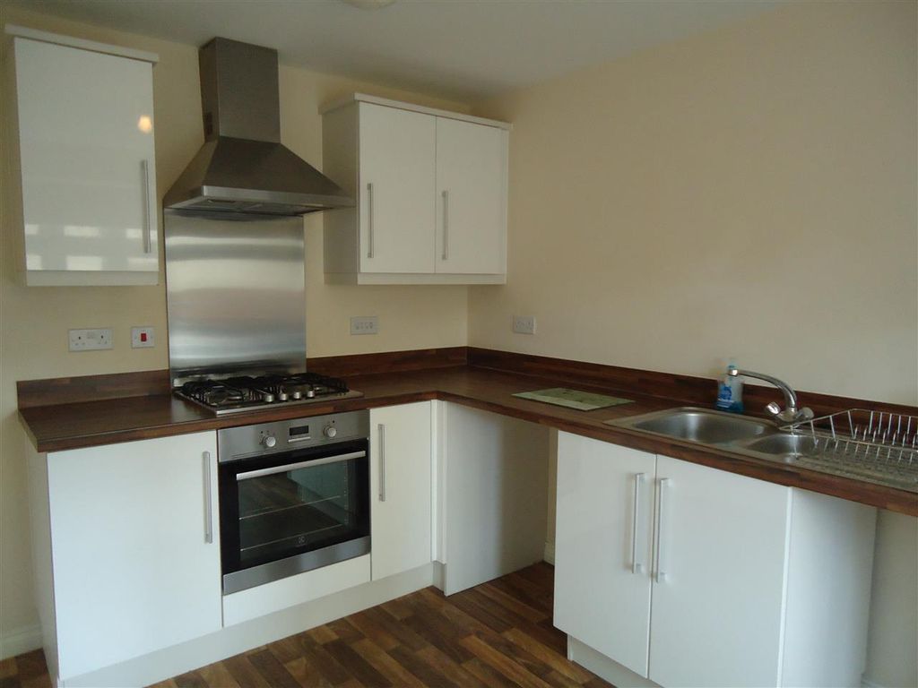 Property photo 2 of 17 Kitchen