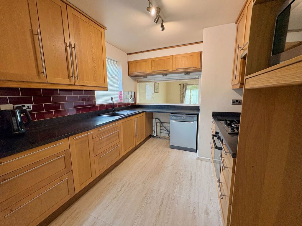 Property photo 2 of 21
