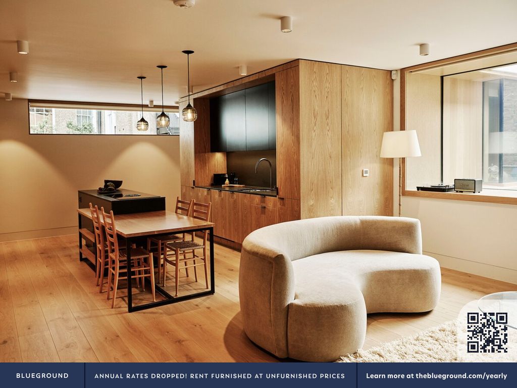 Property photo 3 of 11 Living Room