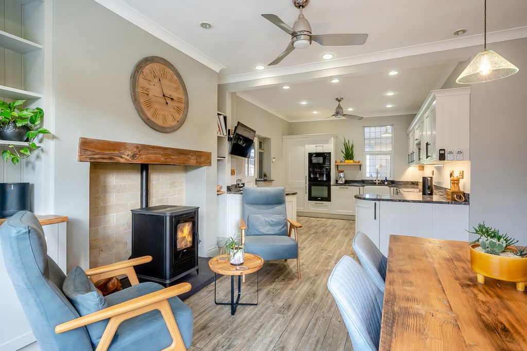 Property photo 2 of 49