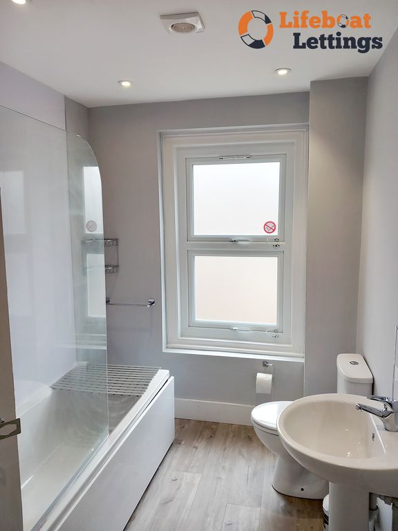Property photo 2 of 8 Shared Bathroom