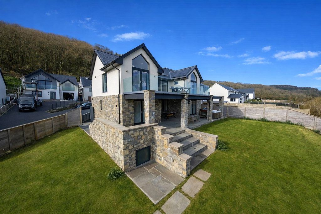 Property photo 1 of 25 Picture No. 02