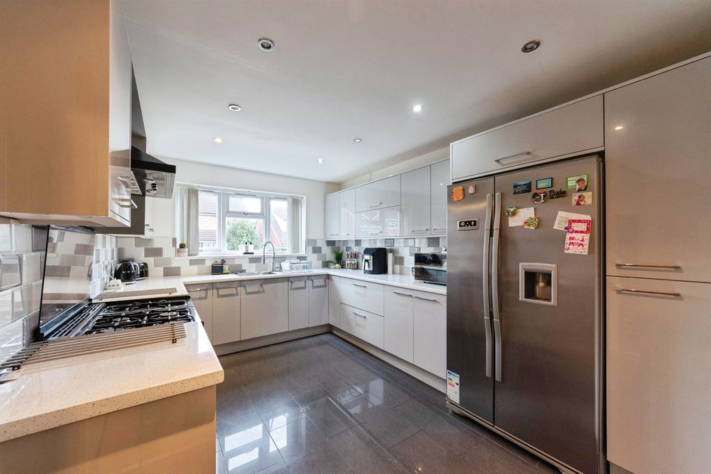 Property photo 3 of 31