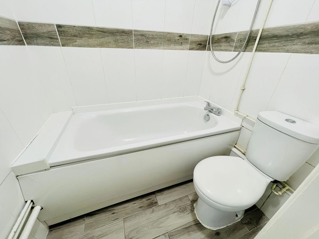Property photo 3 of 6 Bathroom