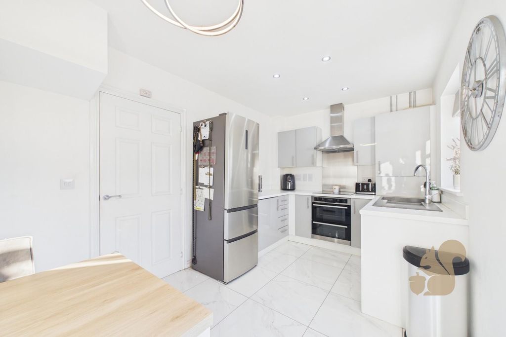 Property photo 3 of 17 Cam01659G0-Pr0676-Still017.Jpg