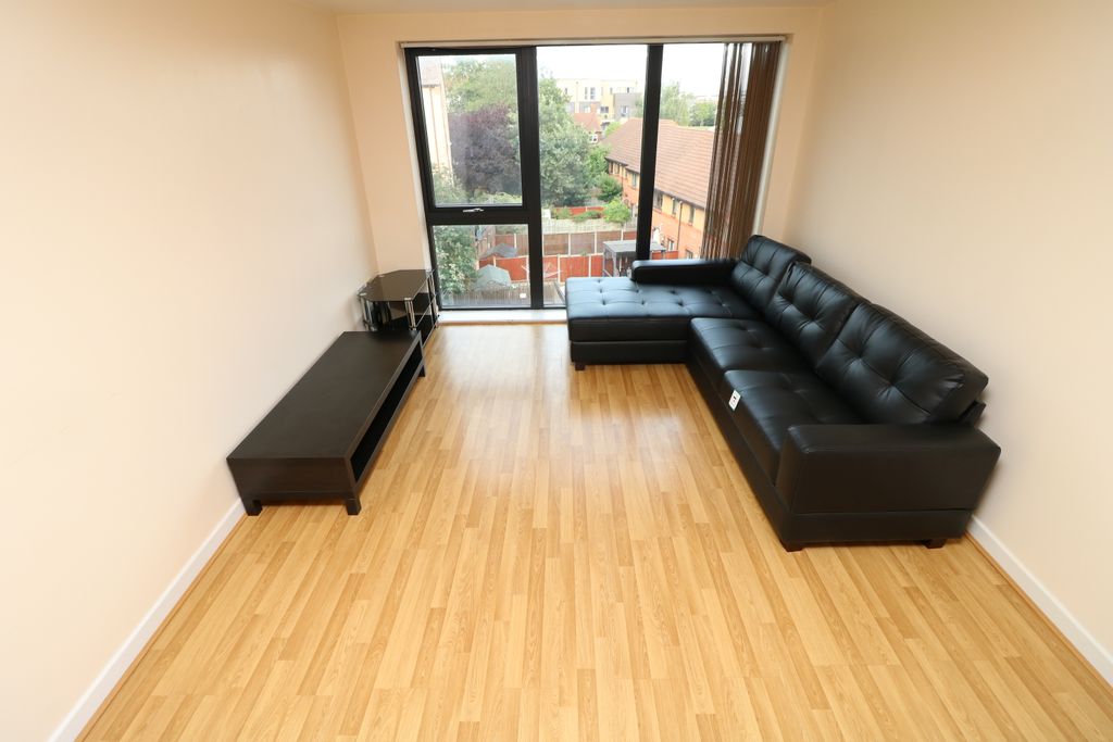 Property photo 2 of 23