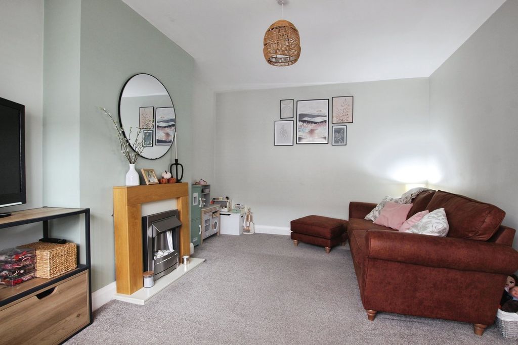 Property photo 3 of 18