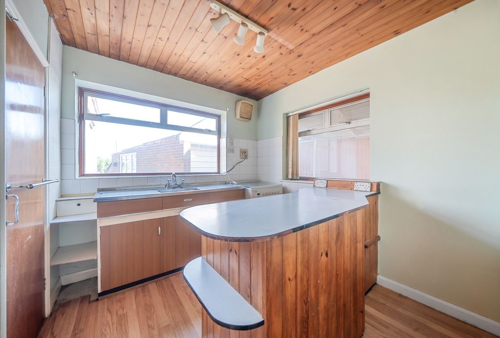 Property photo 3 of 15 1347293-7-68Bee4B...