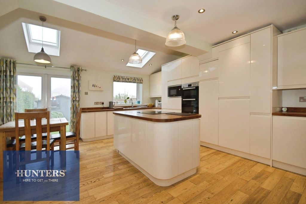 Property photo 2 of 17 Kitchen Diner 02.Jpg