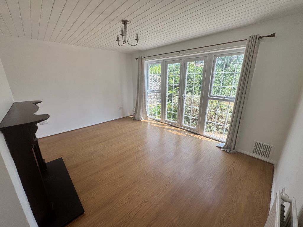 Property photo 3 of 7 Lounge