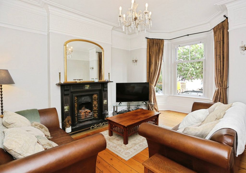 Property photo 2 of 29 Picture No. 32