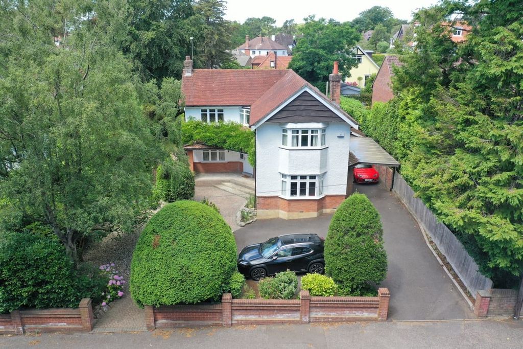 Property photo 2 of 39