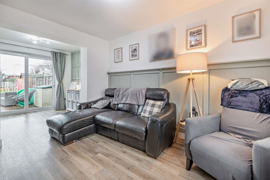 Property photo 3 of 21 8678062-Interior06-800.Jpg