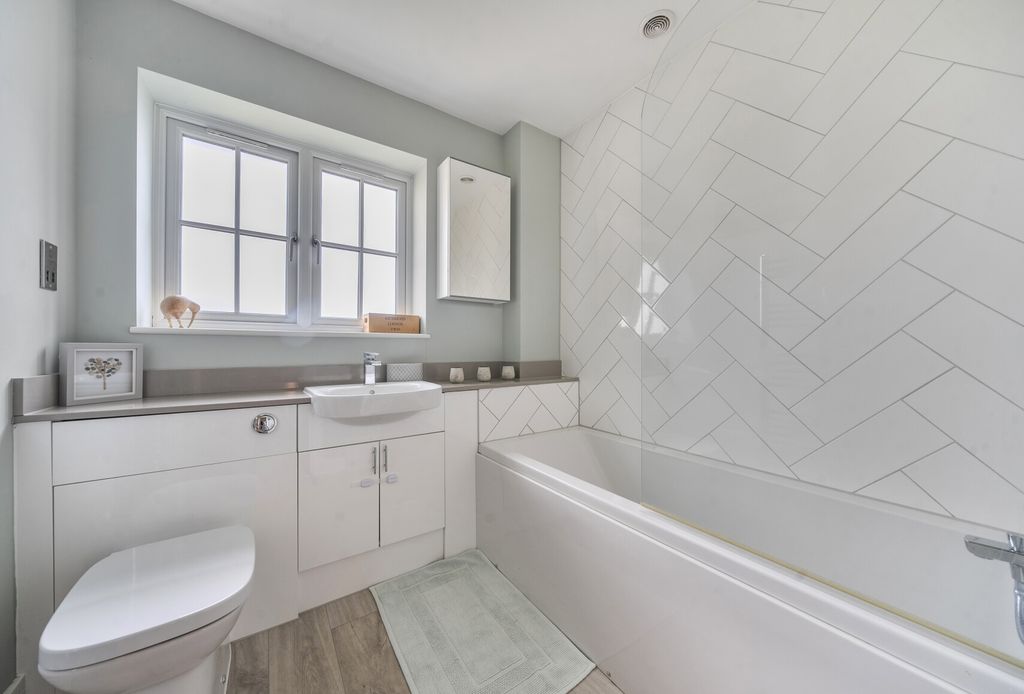 Property photo 3 of 18 1356421-9-68d16B6...
