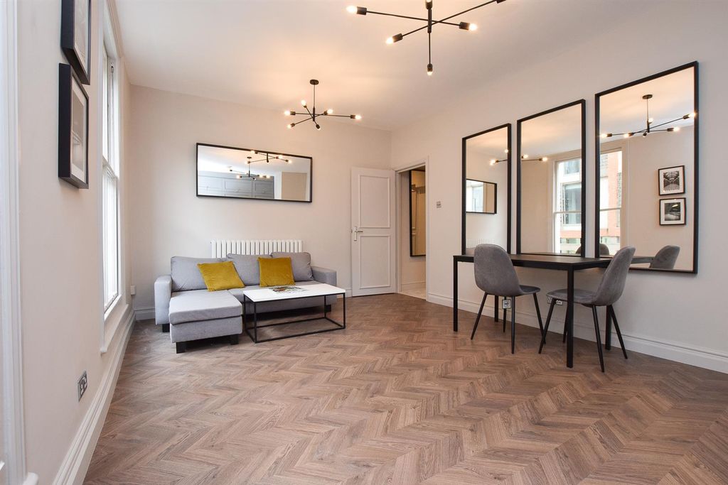 Property photo 2 of 10 Living Space