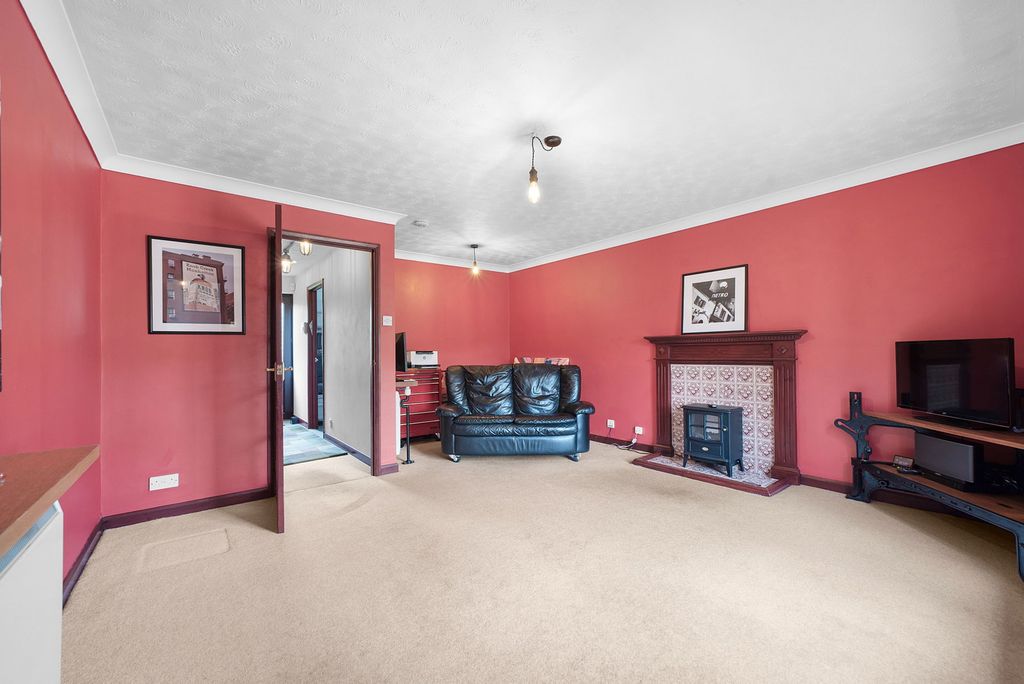 Property photo 3 of 19