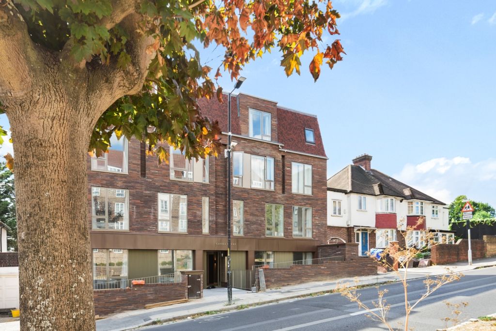 Property photo 1 of 18 62F634F8625Eb-l-8829