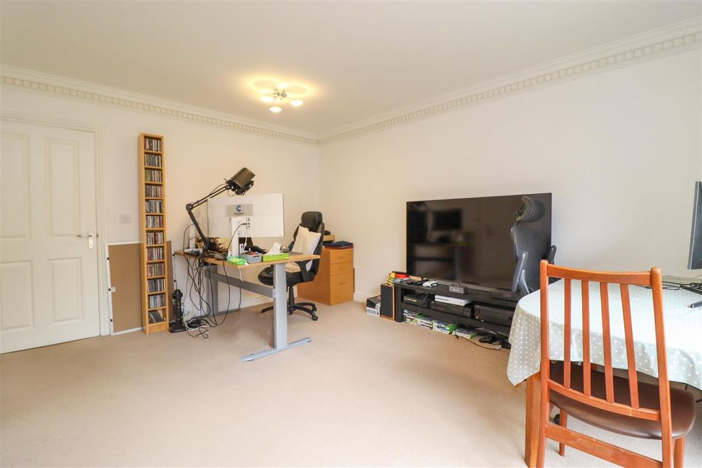 Property photo 3 of 14 Living Room