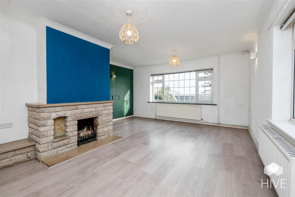 Property photo 2 of 28