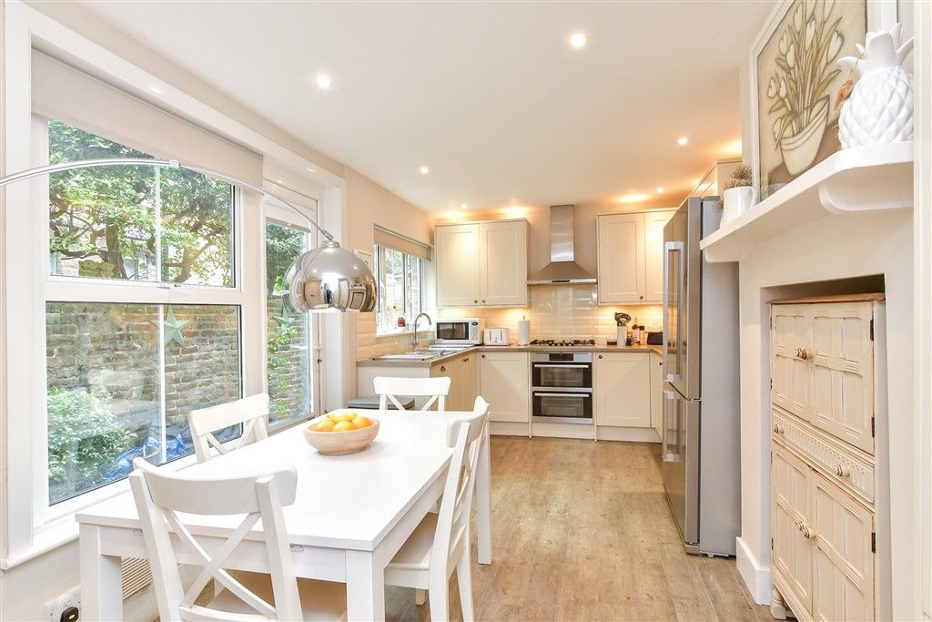 Property photo 3 of 15 Kitchen