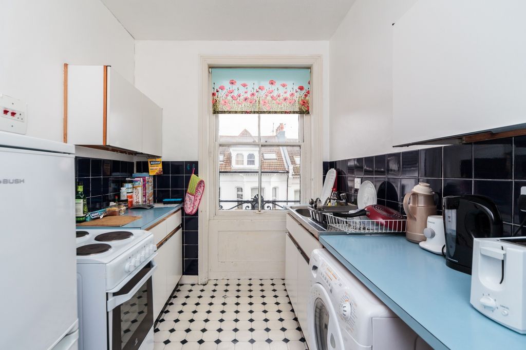 Property photo 2 of 5 Kitchen
