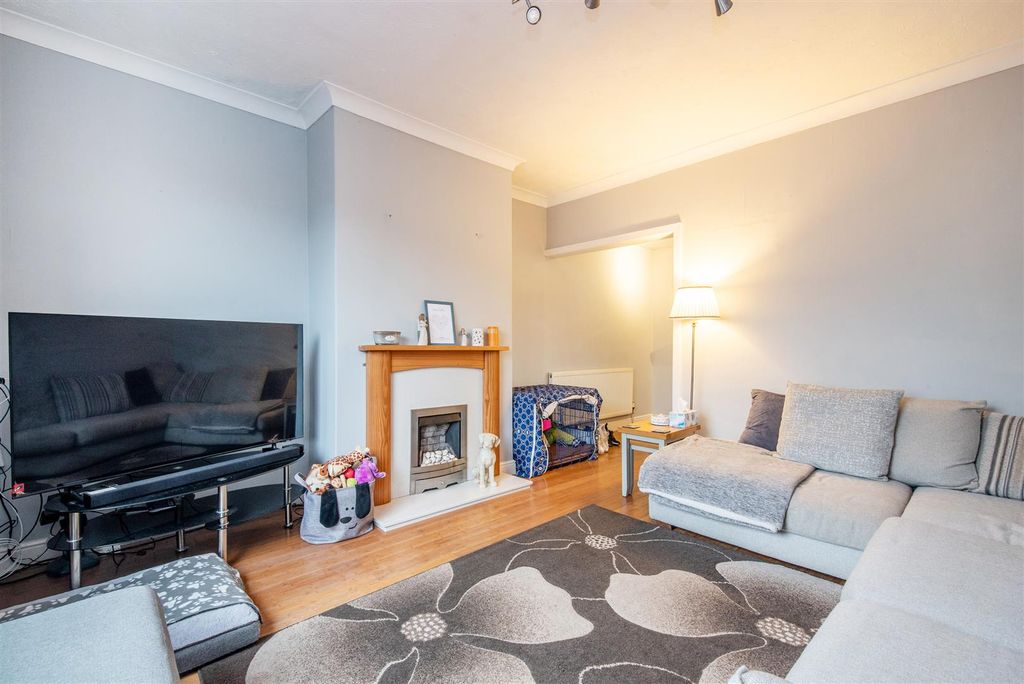 Property photo 2 of 19 Lounge