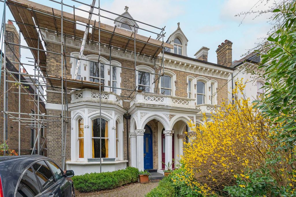 Property photo 2 of 25