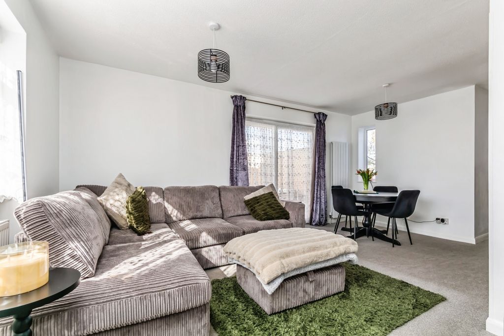 Property photo 2 of 20 Pbox-Img.Jpg