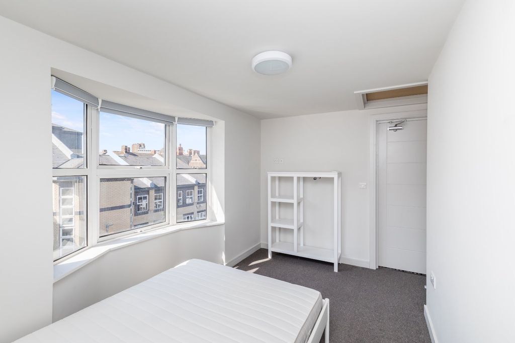 Property photo 2 of 8 Picture No. 10