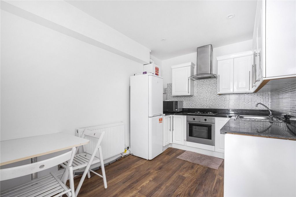 Property photo 3 of 9 Kitchen