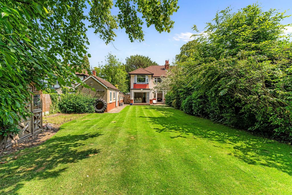 Property photo 2 of 35