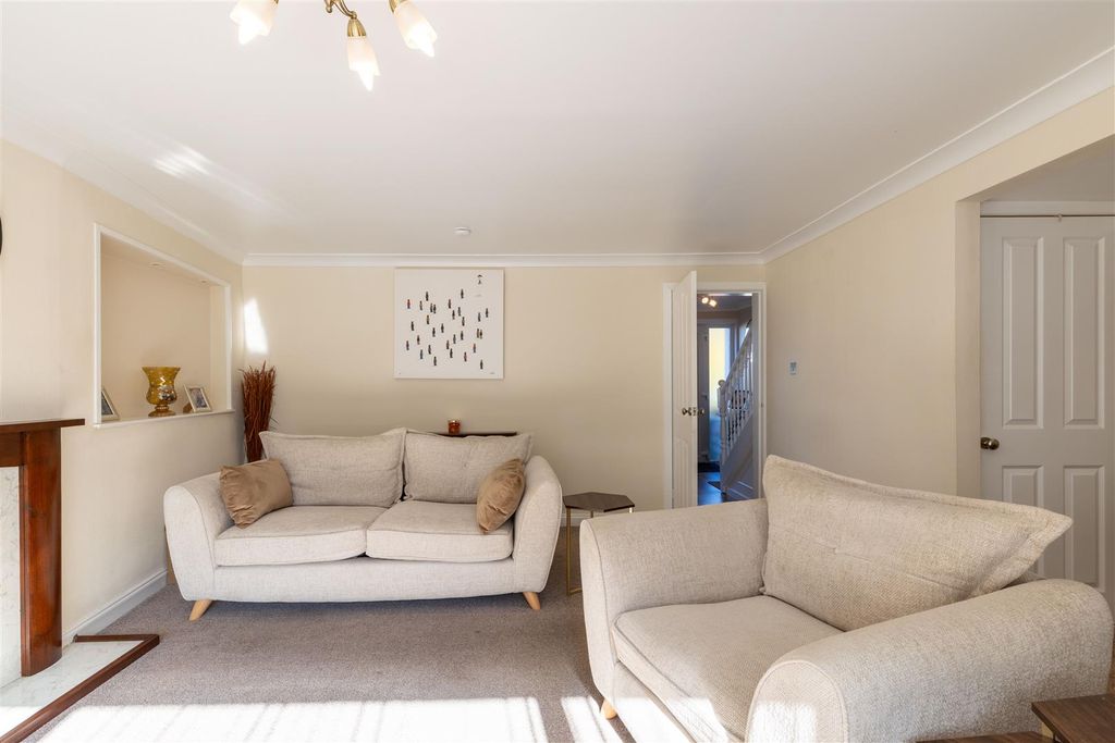 Property photo 3 of 18 S003.Jpg