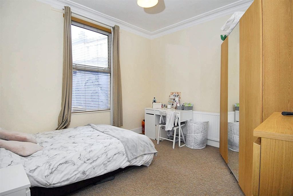 Property photo 3 of 9 50 Furze Bedroom 2.Jpeg