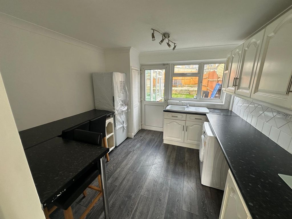 Property photo 3 of 17 Photo 18