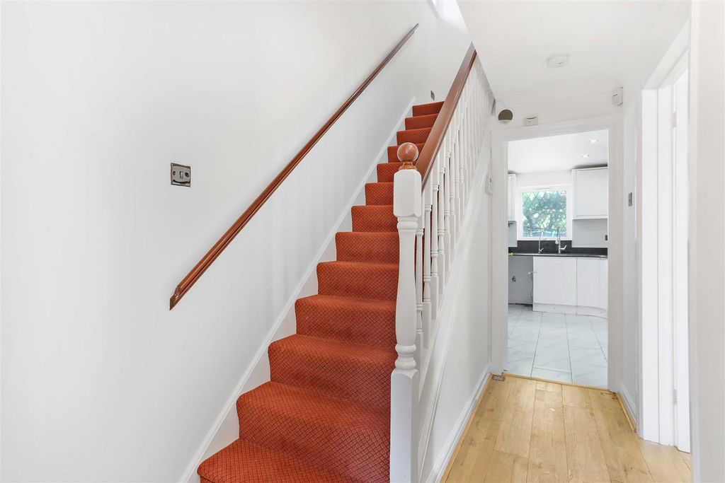 Property photo 3 of 26 1060478888 8.Jpg