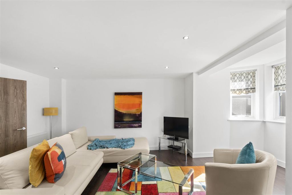 Property photo 2 of 7 Living Area