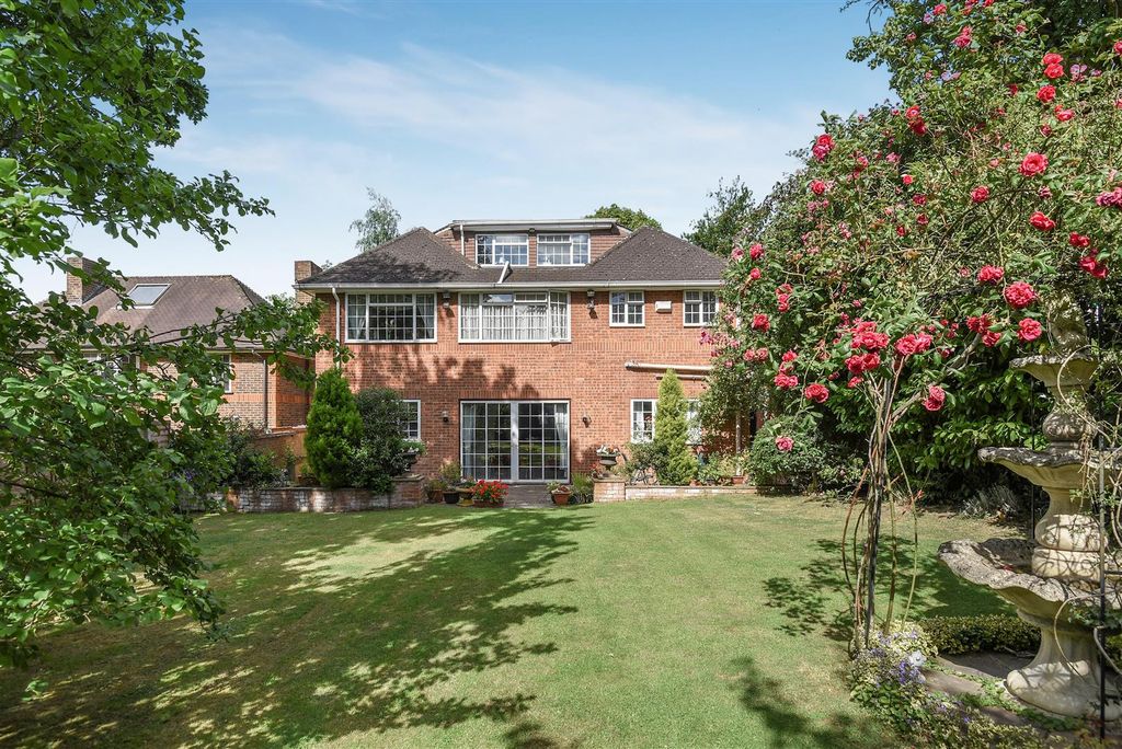 Property photo 1 of 12 Gardens