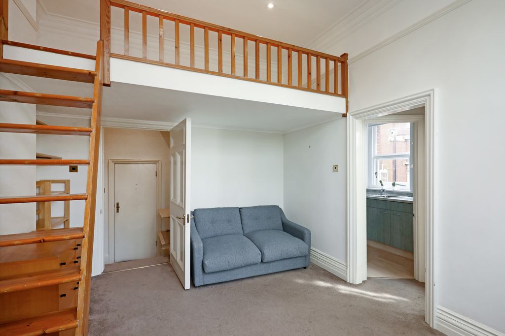Property photo 2 of 6 66303_Flat 9 1 2 Emb