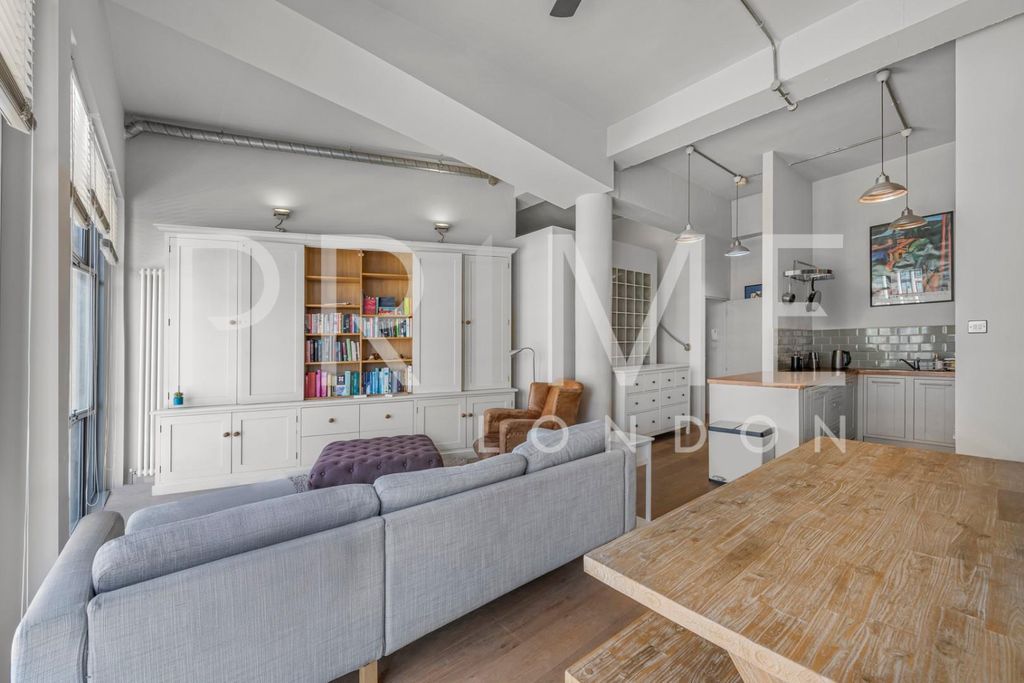 Property photo 3 of 8 Bathroom1Joi (8).Jpg