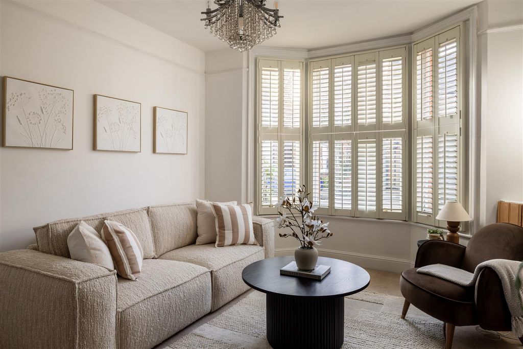 Property photo 3 of 27