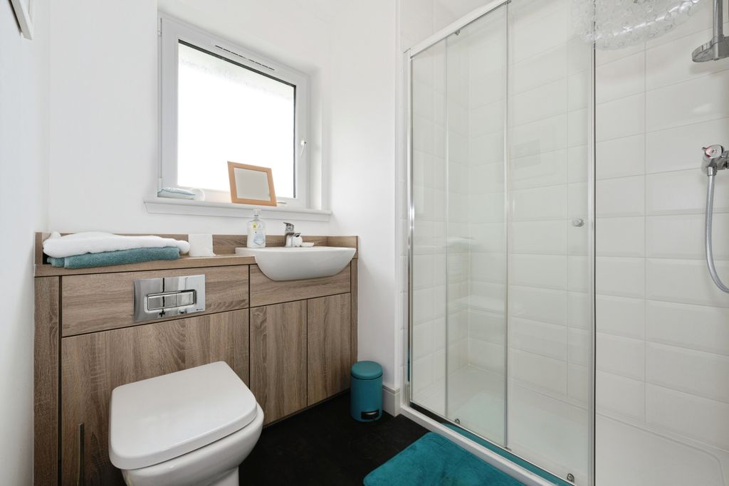 Property photo 3 of 26 En-Suite