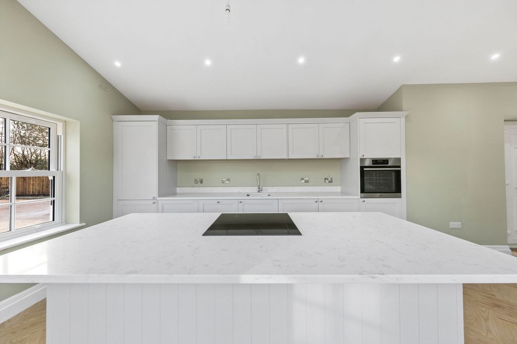 Property photo 2 of 26